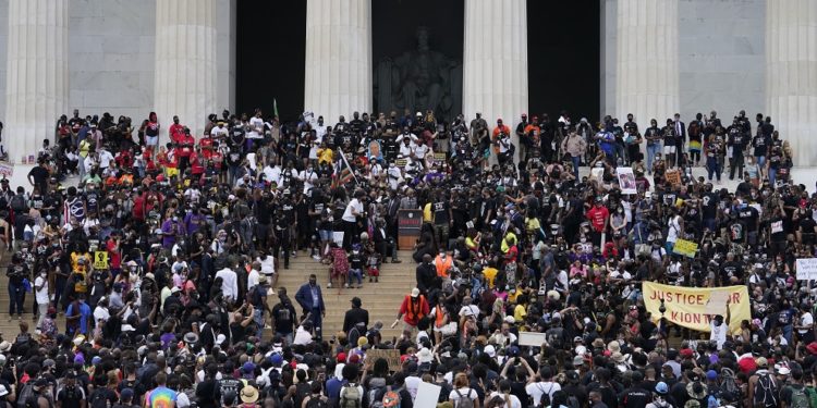 Protesta multitudinaria en en Washington contra el racismo