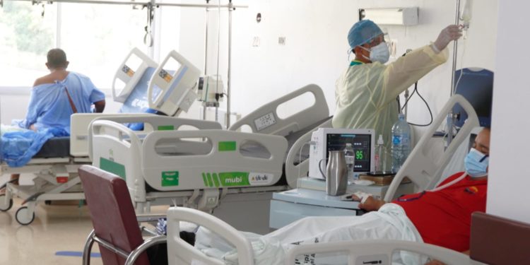 Ingresos de pacientes en sala y UCI se reducen en Panamá