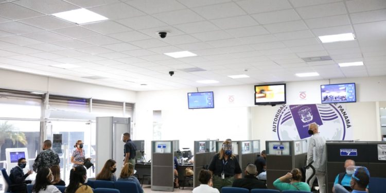 Sigue aumento trámites de pasaportes