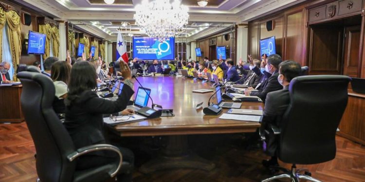 Impulsan creación del Ministerio de la Mujer
