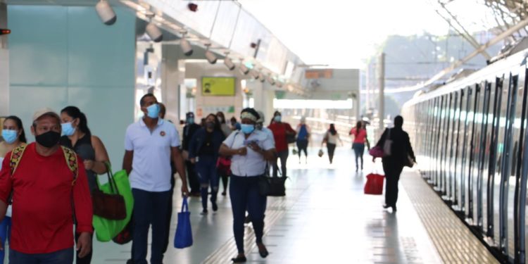 Salud pide no relajar medidas ante la suspensión de uso de mascarillas en sitios abiertos