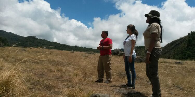 Miambiente realiza monitoreo en áreas de alto riesgo de incendio de masa vegetal.