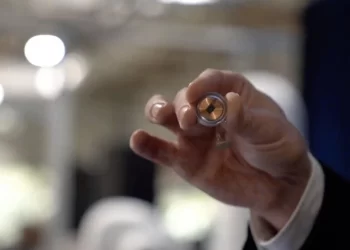 EEUU: Autorizan a empresa de Elon Musk a ensayar implantes cerebrales en humanos