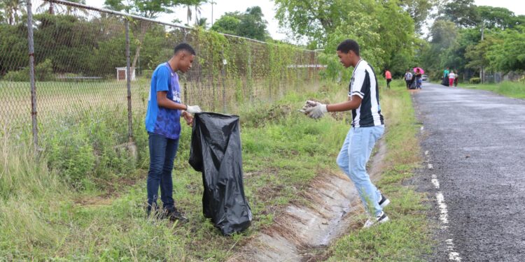 Josmar y Obed, héroes anónimos que limpian parques y manglares