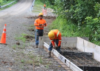 MOP: 56% de avance registran proyectos de rehabilitación de calles y caminos en Bocas del Toro