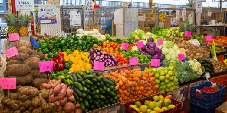 Consumidores sufren alza de productos por protestas