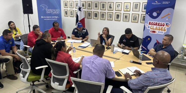 Defensoría del Pueblo facilita diálogo crucial entre Meduca y gremios docentes
