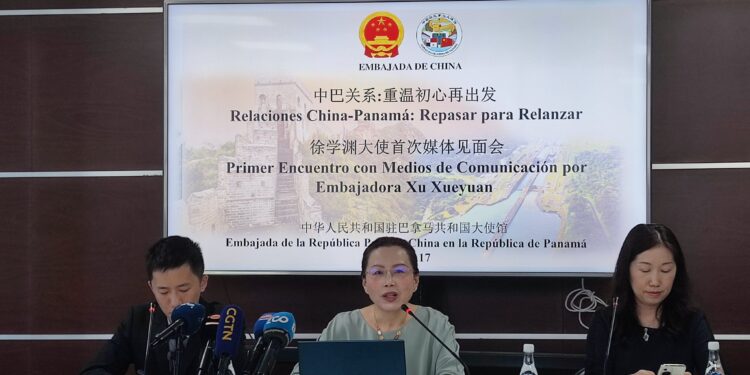 Embajadora China en Panamá  muestra interés en propuesta de tren Panamá-Chiriquí
