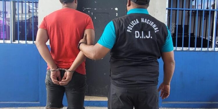 Autoridades detienen a individuo por violación y decomisan municiones en San Miguelito