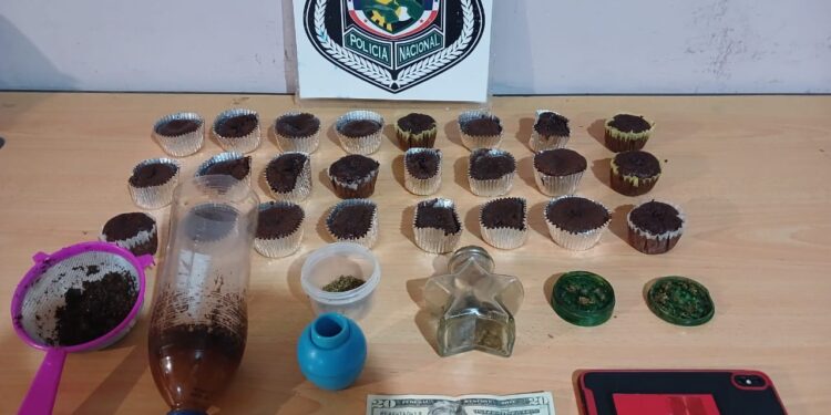 Policía Nacional detiene a dos personas con brownies de presunta marihuana en Parque Lefevre