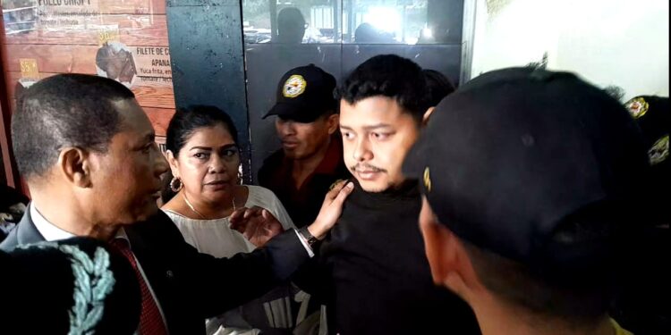Abraham Rico Pineda, uno de los más buscados, se entrega a las autoridades pero es detenido afuera del SPA